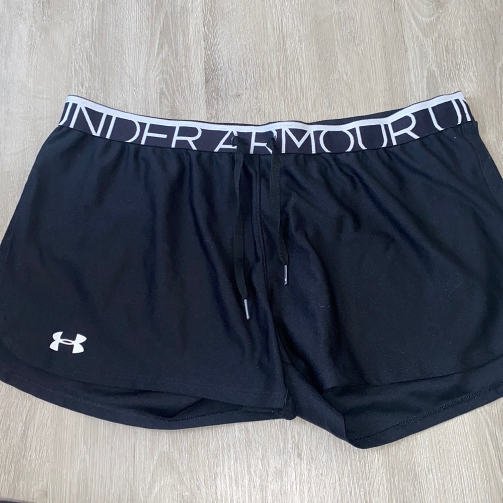 BLACK UNDER ARMOUR SHORTS